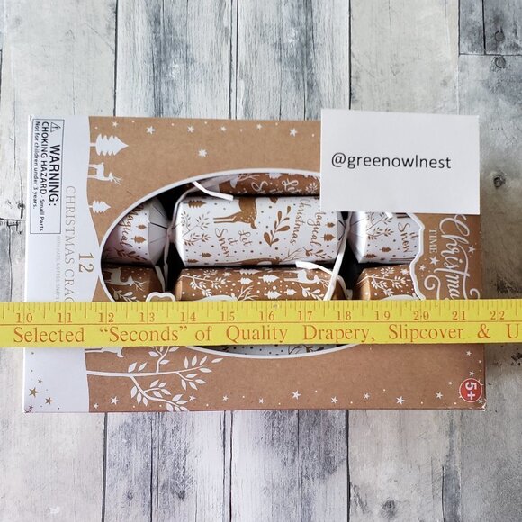 12 Holiday Christmas Crackers - Picture 5 of 6